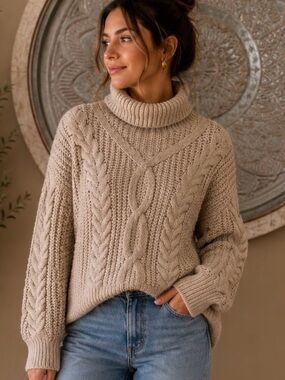 H&M Oatmeal Chunky Cable Knit Cropped Wool Turtleneck Braided Design Sweater